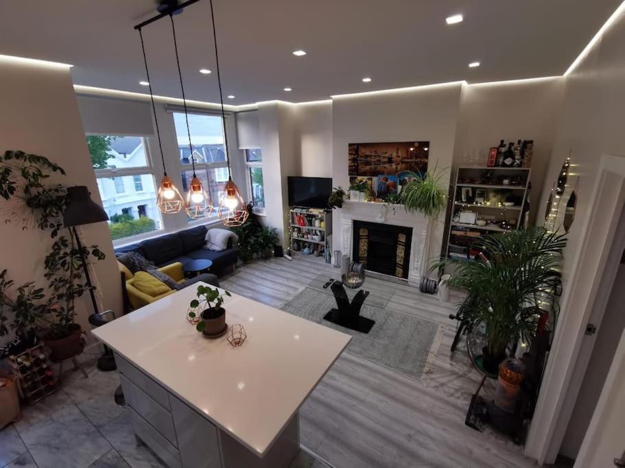 Entire Apartment Alexandra Palace, Лондон Екстериор снимка