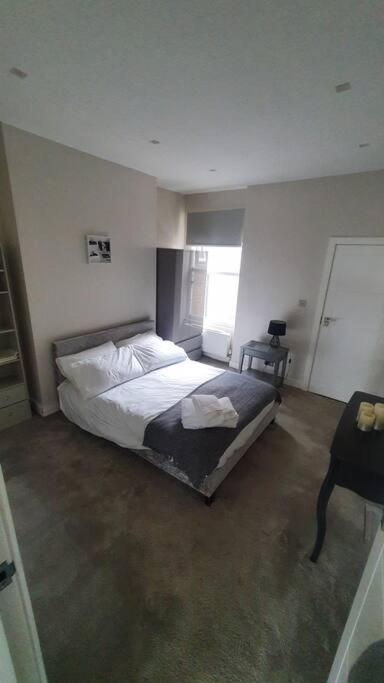 Entire Apartment Alexandra Palace, Лондон Екстериор снимка