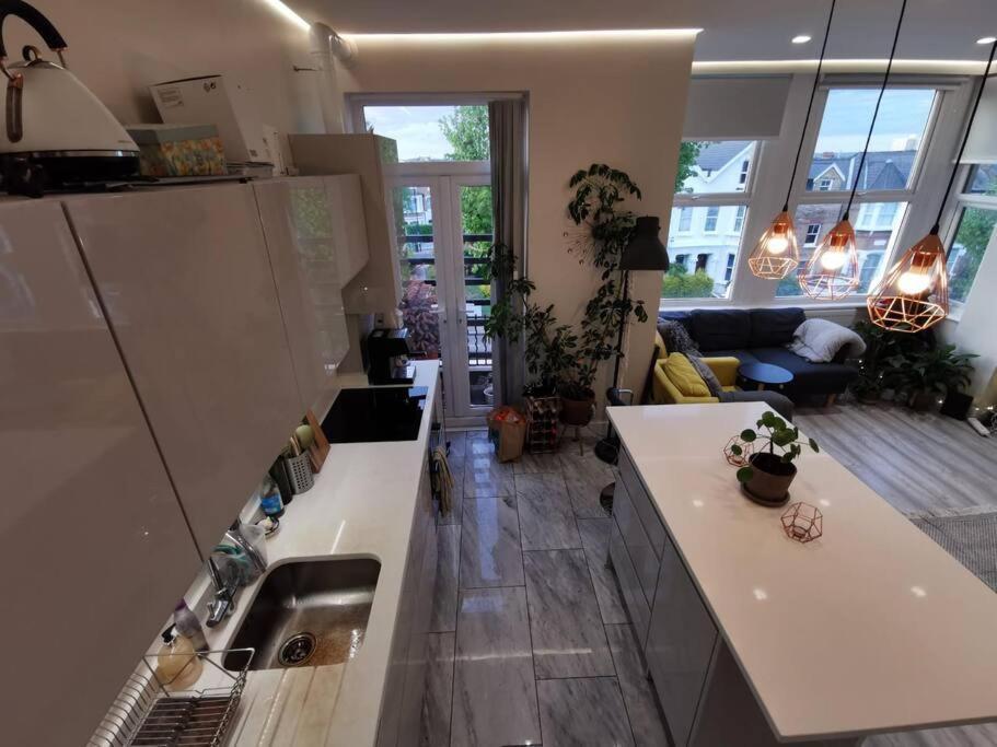 Entire Apartment Alexandra Palace, Лондон Екстериор снимка